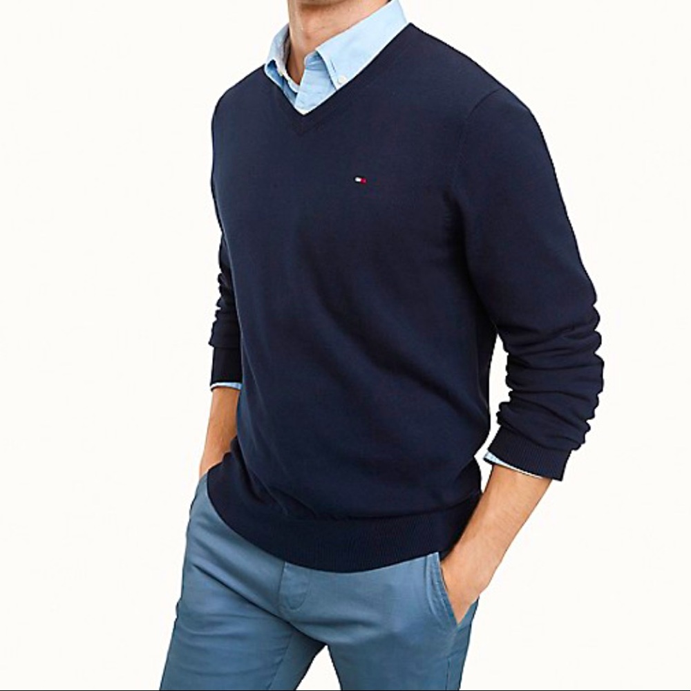 Tommy Hilfiger ESSENTIAL V-NECK SWEATER! Dark Blue! Size M ! Newer Worn!🔥👌🏾